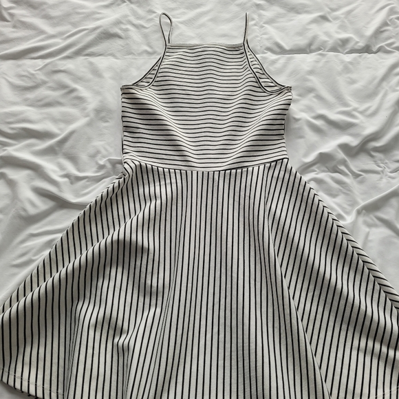 Black and white stripped dress, size 8 - Picture 10 of 11